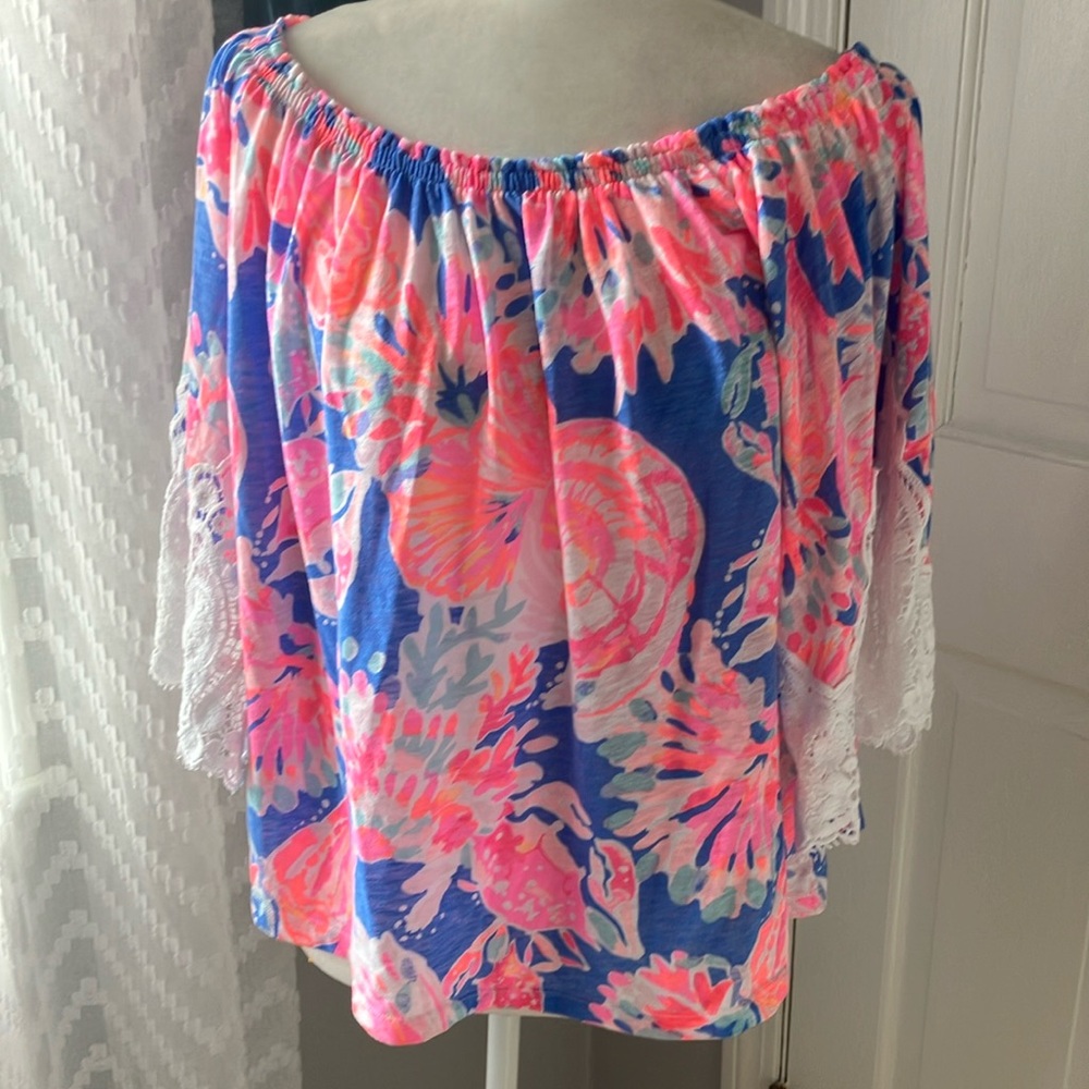 Lilly Pulitzer Zaylee top floral and lace flowy sleeve EUC M